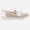 Mocasines combinados en piel charol con adorno de antifaz