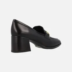 Mocasines con adorno metálico y tacón ancho Megan