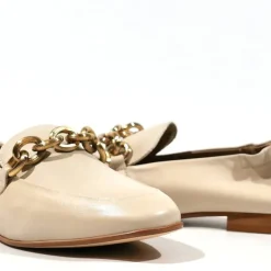 Mocasines con cadena dorada para mujer