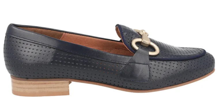 Mocasines con picados y adorno metálico Vileya
