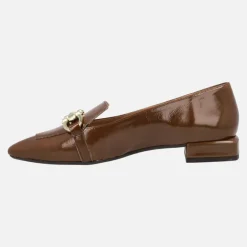 Mocasines de Charol con adorno metálico y copete
