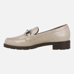 Mocasines de charol con adorno metálico
