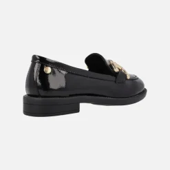 Mocasines de charol con adorno metalico dorado para mujer