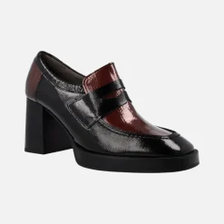 Mocasines de charol con tacón y plataforma en combinado negro - burdeos
