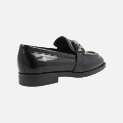 Mocasines de charol New Mimi con adorno de cadena