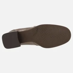 Mocasines de charol para mujer con adorno metálico