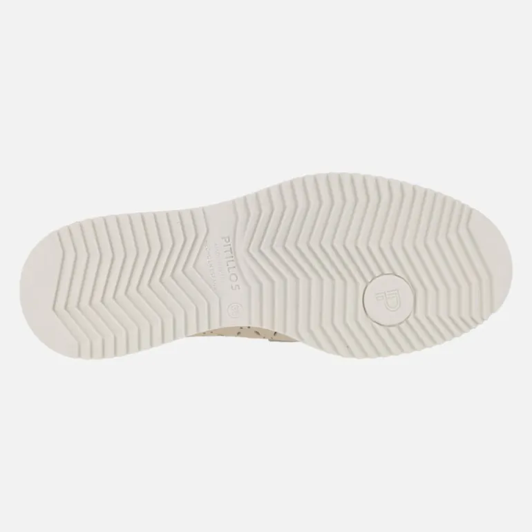 Mocasines de piel beige con dibujos troquelados y antifaz
