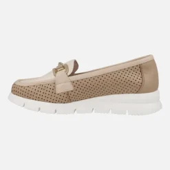 Mocasines de piel combinados con picados y adorno metálico