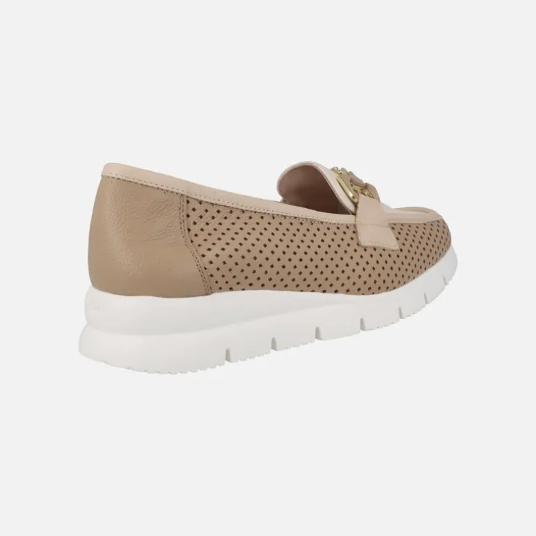 Mocasines de piel combinados con picados y adorno metálico