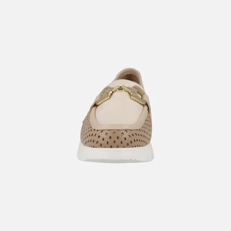 Mocasines de piel combinados con picados y adorno metálico