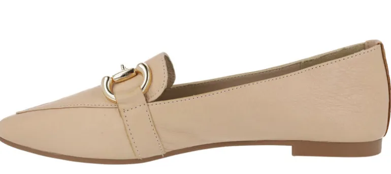 Mocasines de piel con adorno metálico dorado