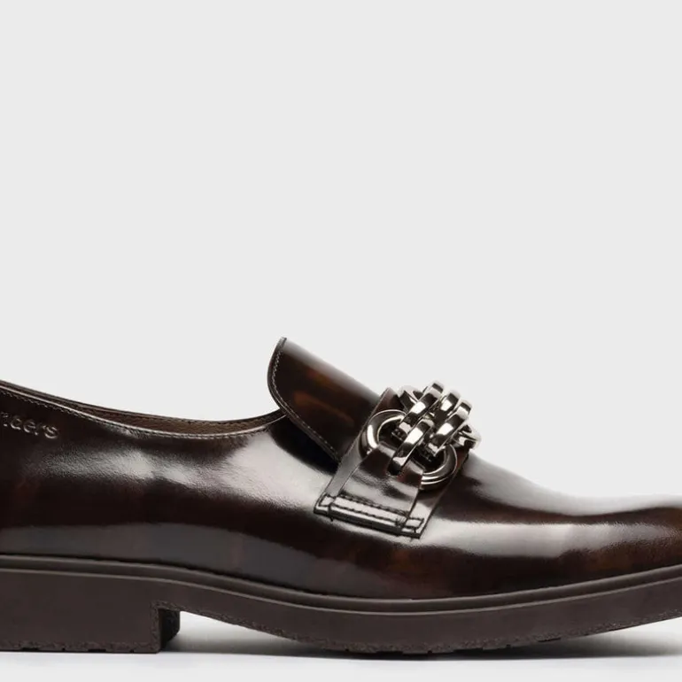 Mocasines de piel con adorno de cadena para mujer
