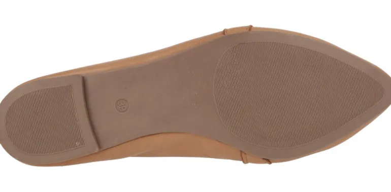 Mocasines de piel con adorno metálico dorado