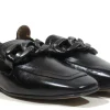 Mocasines de piel con cadena para mujer