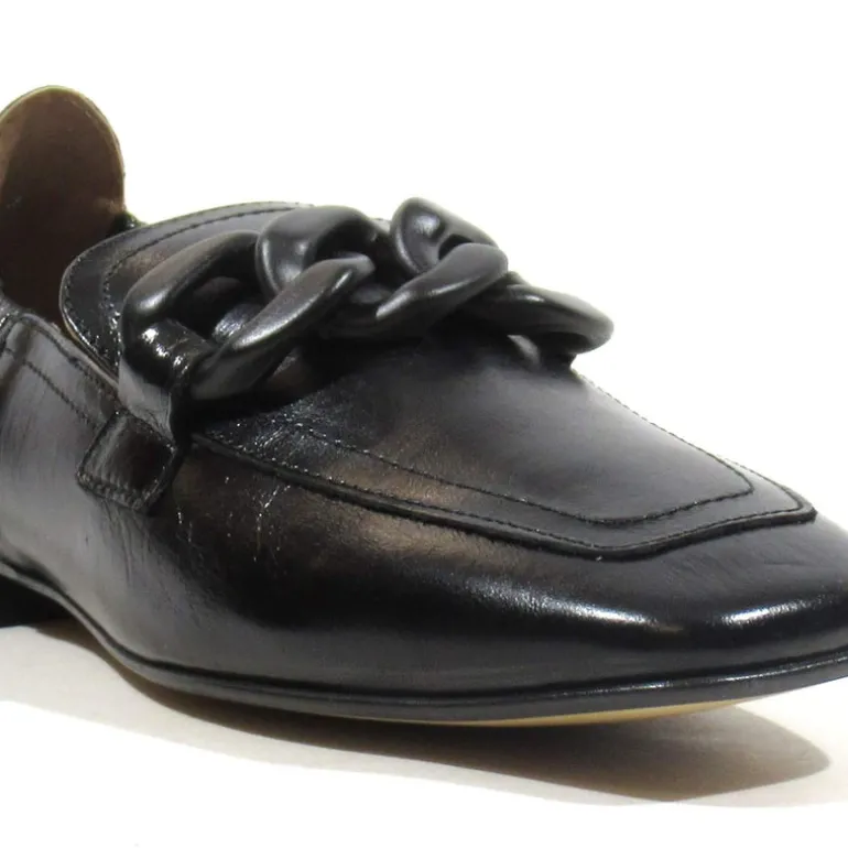 Mocasines de piel con cadena para mujer