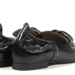 Mocasines de piel con cadena para mujer