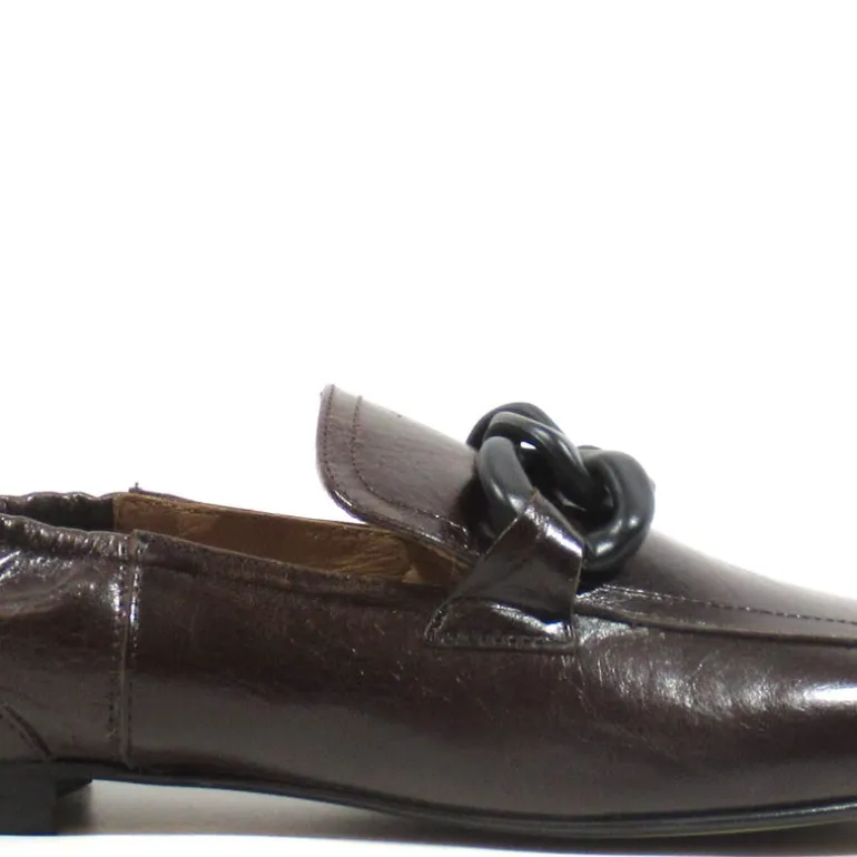 Mocasines de piel con cadena para mujer