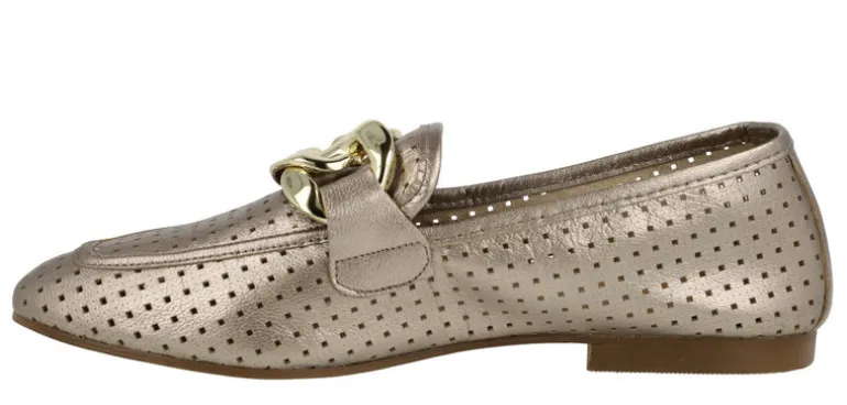 Mocasines de piel con calados y adorno de cadena