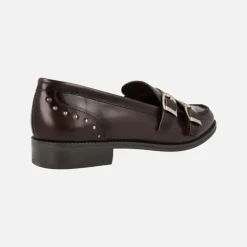 Mocasines de piel para mujer con hebillas y tachuelas