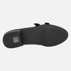 Mocasines de piel para mujer con hebillas y tachuelas