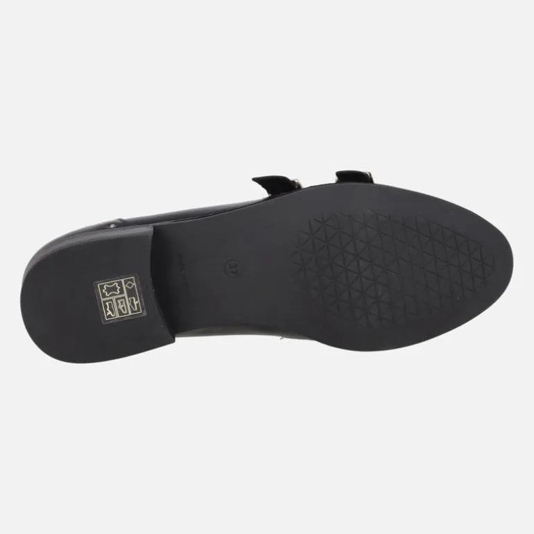Mocasines de piel para mujer con hebillas y tachuelas