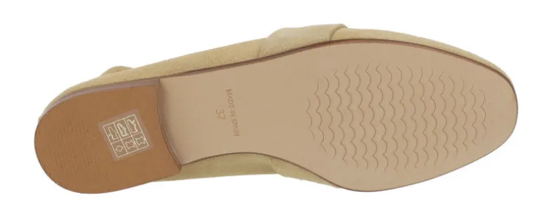 Mocasines de serraje para mujer con adorno metálico