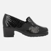 Mocasines de tacón en piel acharolada con grabado serpiente