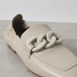 Mocasines Emma de piel con cadena