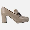 Mocasines en charol con adorno negro y plataforma