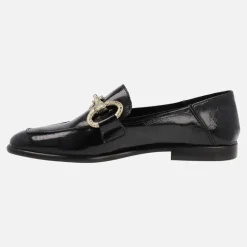 Mocasines en Charol Negro para mujer con adorno metálico