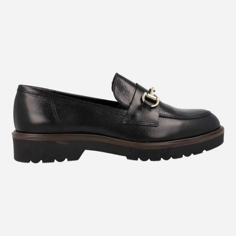 Mocasines en piel con adorno metálico