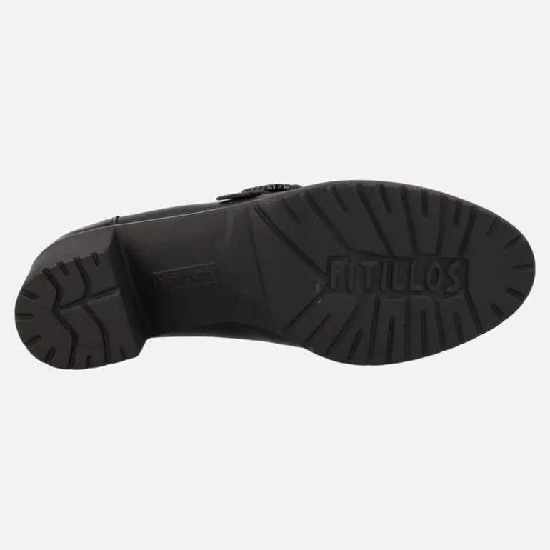 Mocasines negros con copete de flecos y tira con hebilla