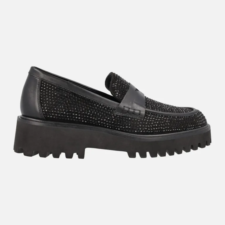 Mocasines negros con piso track y detalles de strass