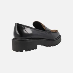 Mocasines negros con piso track y pala en leopardo