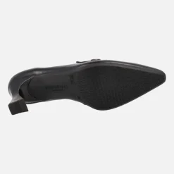 Mocasines negros con punta fina y adorno