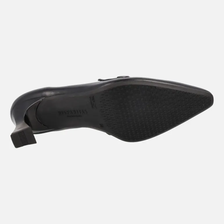 Mocasines negros con punta fina y adorno