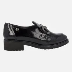 Mocasines negros de charol con adorno metálico
