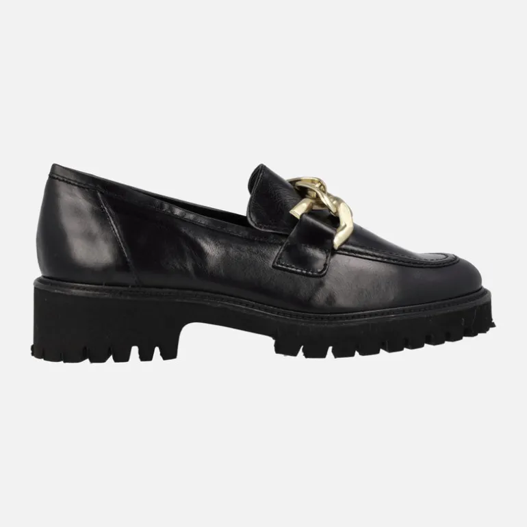 Mocasines negros de piel con adorno de cadena dorada