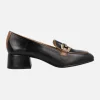 Mocasines negros de piel Texas con adorno dorado y vivo marrón