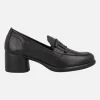 Mocasines negros de piel con tacón bajo y adorno