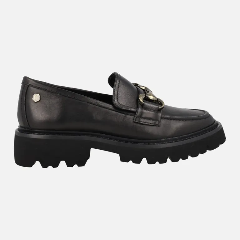 Mocasines negros de piel con adorno dorado y piso track Carmela