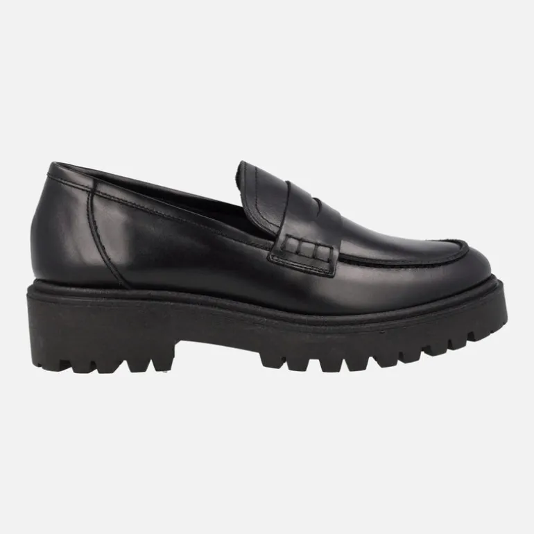 Mocasines negros de piel para mujer con piso track