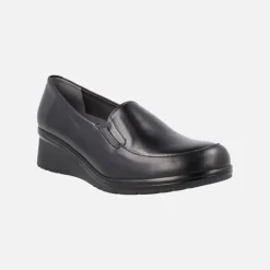 Mocasines negros de piel con elásticos y piso de goma