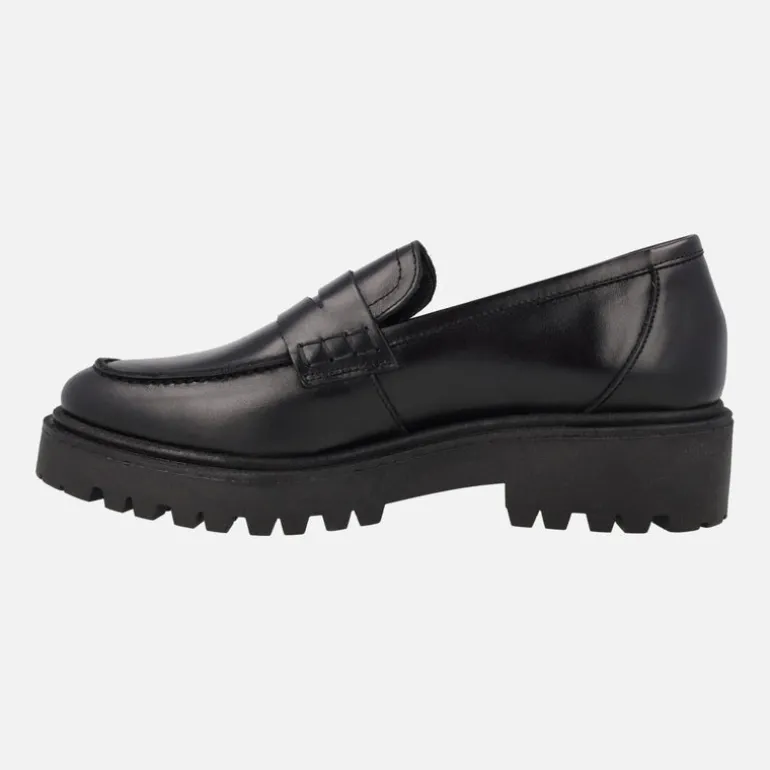 Mocasines negros de piel para mujer con piso track