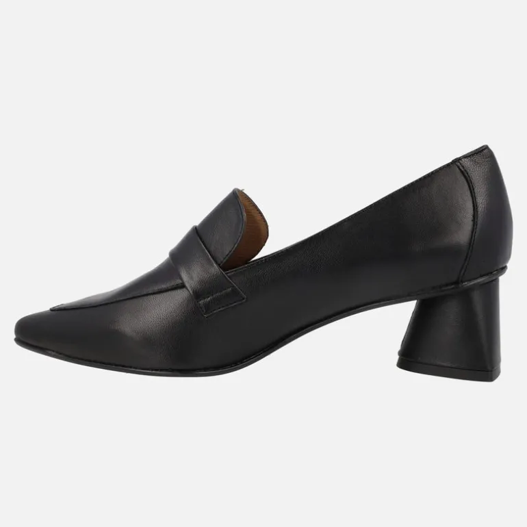 Mocasines negros de piel para mujer con tacones geométricos