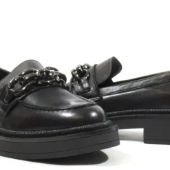 Mocasines negros para mujer con cadena Magda