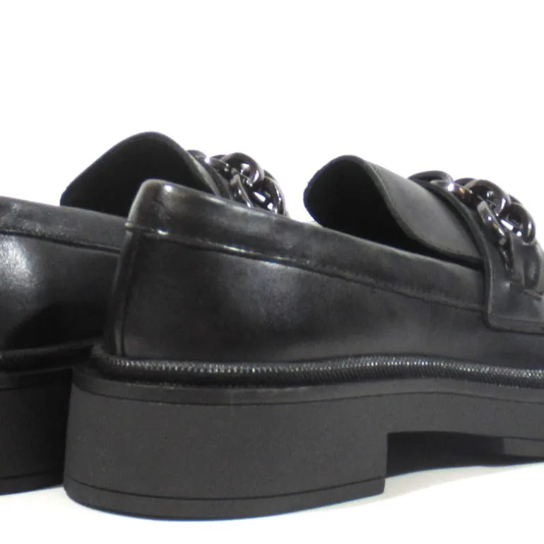 Mocasines negros para mujer con cadena Magda