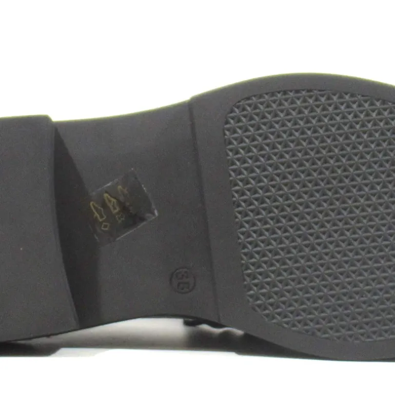 Mocasines negros para mujer con cadena Magda