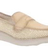 Mocasines para mujer en combinado de piel y rafia en color beige