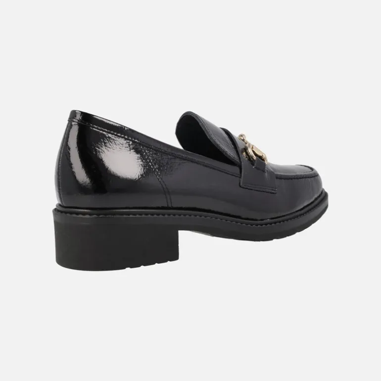 Mocasines para mujer en Charol con Adorno Metálico